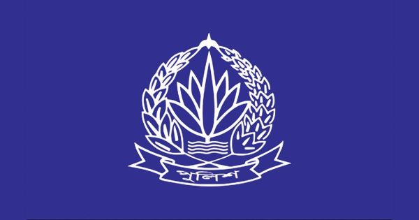 গাঢ় নীল-খাকি পোশাকে ফিরছে পুলিশ