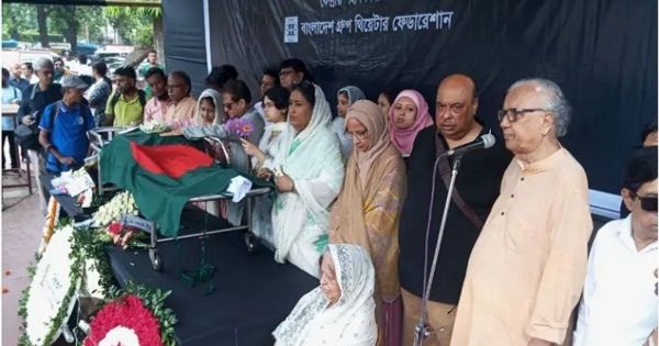 শ্রদ্ধা ও ভালোবাসায় বরেণ্য শিল্পী মুস্তাফা মনোয়ারকে শেষ বিদায়
