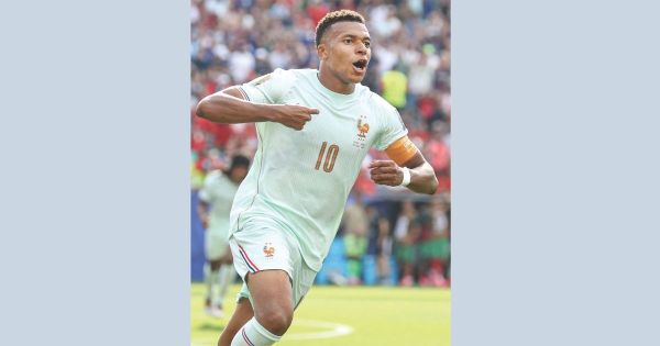 রেকর্ডের অনন্য উচ্চতায় কিলিয়ান এমবাপ্পে