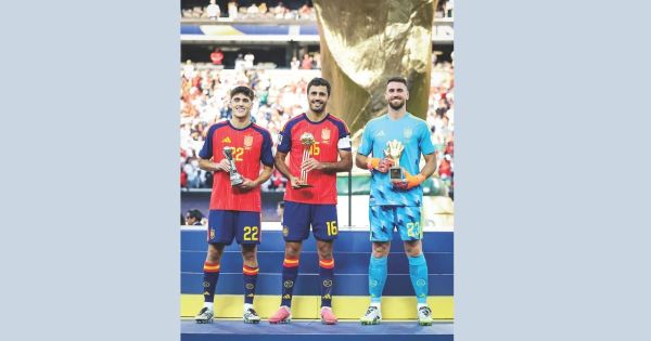 গোল্ডেন বল জিতলেন ‘রদ্রি’, গ্লাভস পেলেন উনাই সিমন, সেরা তরুণ খেলোয়াড়- পাও কুবারসি