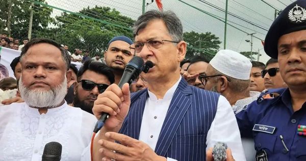 বন্যাদুর্গতদের সহায়তায় সরকারি-বেসরকারি উদ্যোগ অব্যাহত : স্বরাষ্ট্রমন্ত্রী
