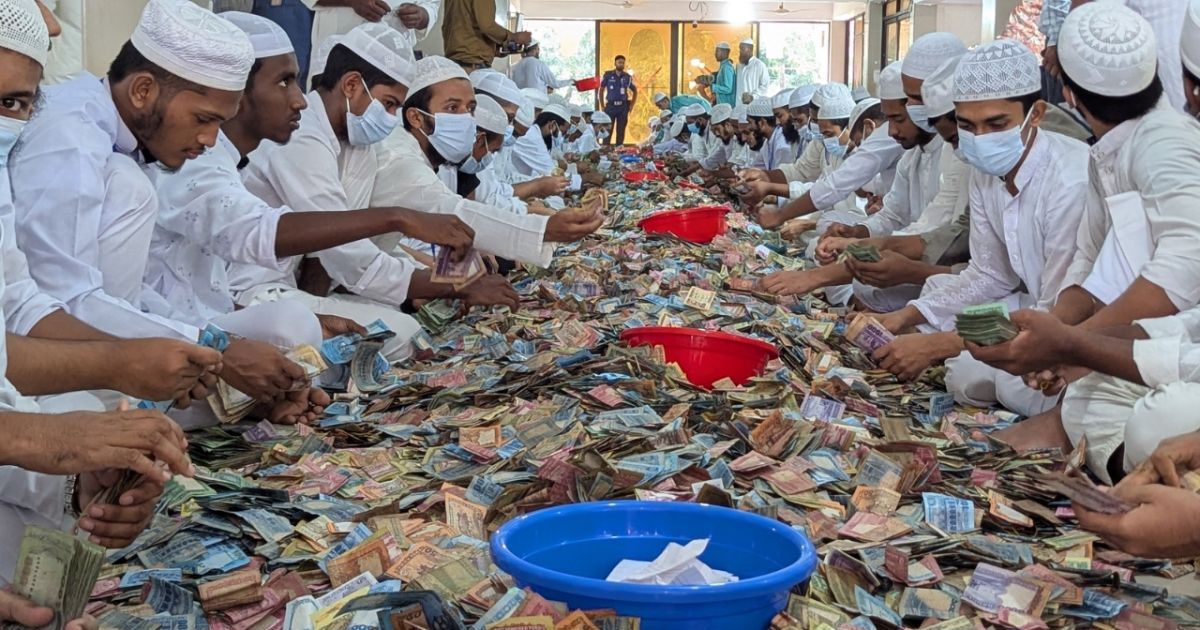 পাগলা মসজিদের দানবাক্সে এবার ৩২ বস্তা টাকা