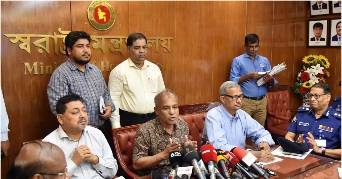 পূজায় মদ-গাঁজার আসর বসানো যাবে না : স্বরাষ্ট্র উপদেষ্টা