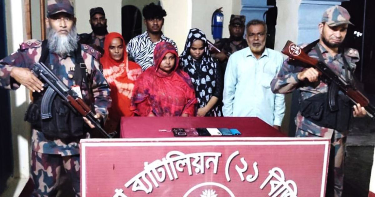 ভারতে প্রবেশের সময় ৫ নারী-পুরুষকে আটক