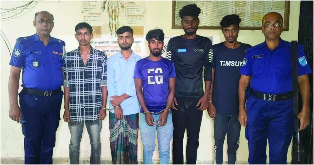 স্কুলছাত্রীকে শ্লীলতাহানি, ৫ বখাটেকে পুলিশে দিল এলাকাবাসী