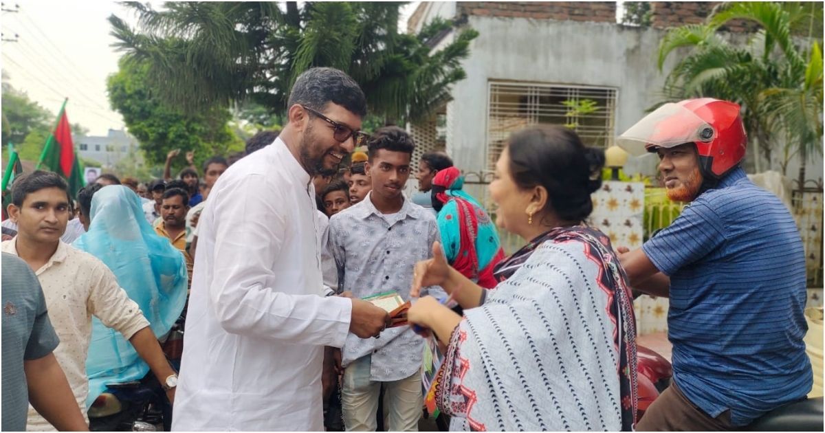 দৌলতপুরে ৩১ দফা বাস্তবায়নে লিফলেট বিতরণ