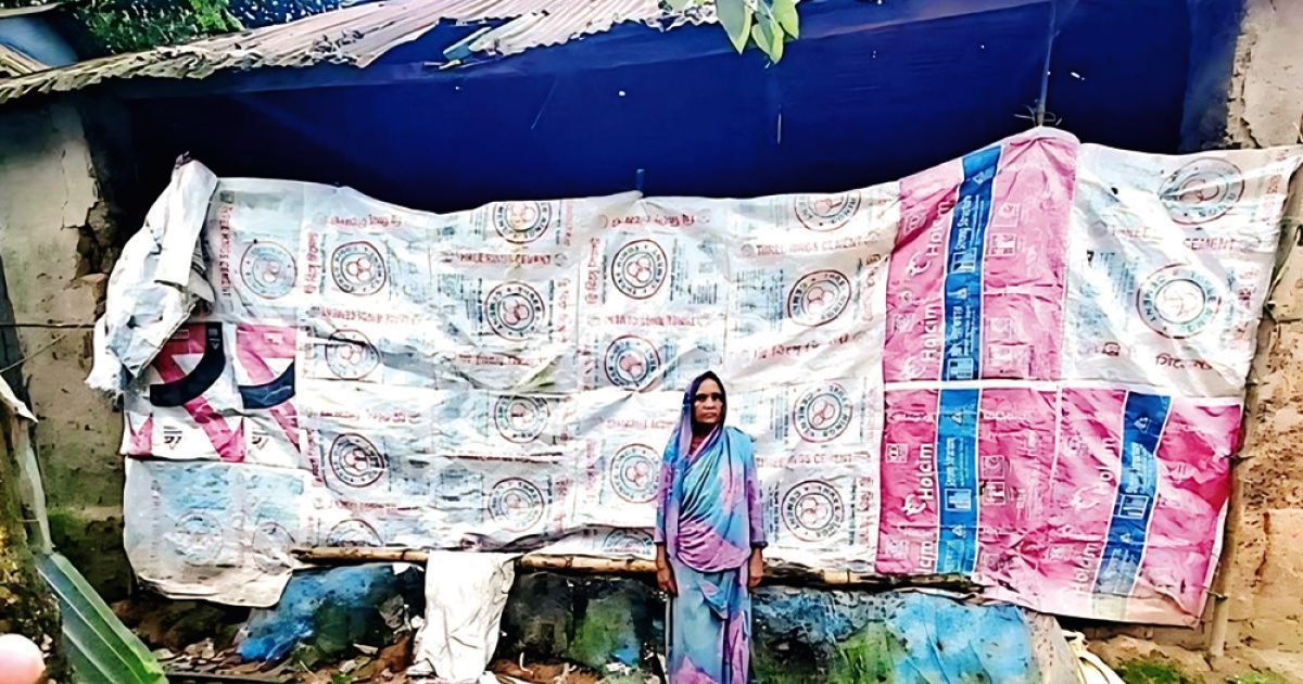 কেউ যদি একটি ঘর বানিয়ে দিত, সারাজীবন দোয়া করতাম
