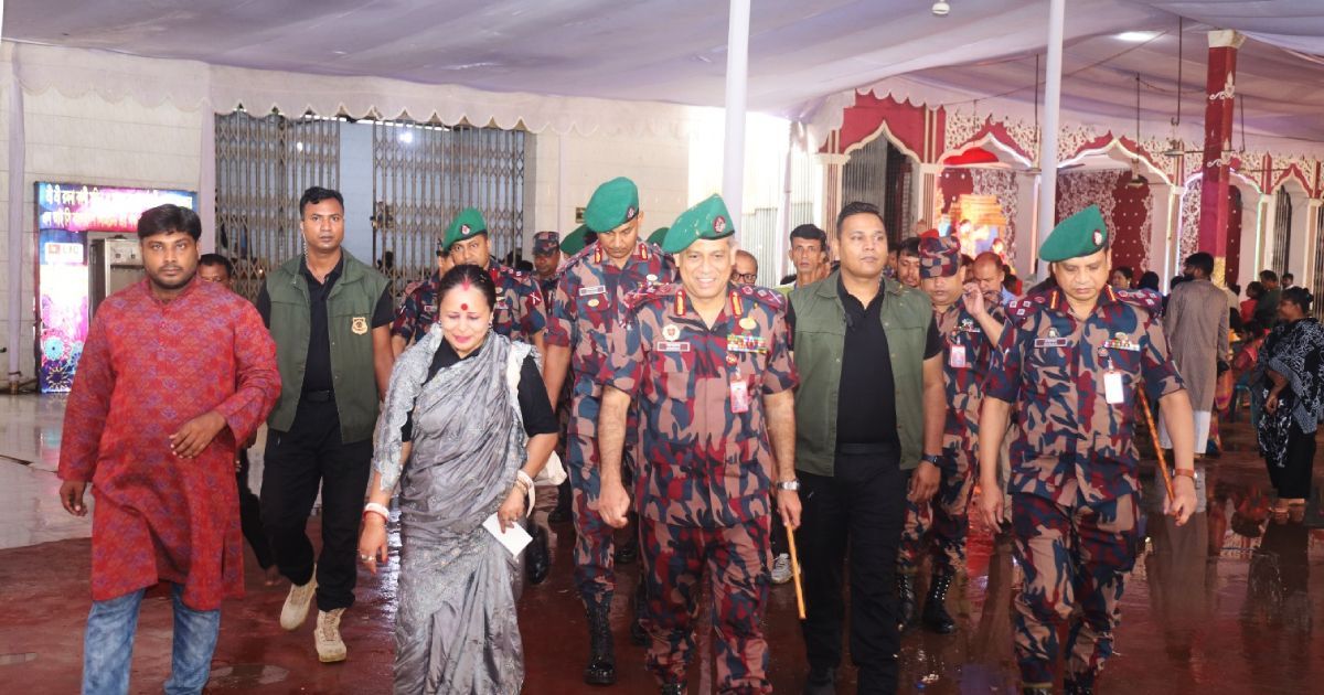 রাজধানীর ঢাকেশ্বরী ও রমনা কালী মন্দির পরিদর্শন করলেন বিজিবি মহাপরিচালক