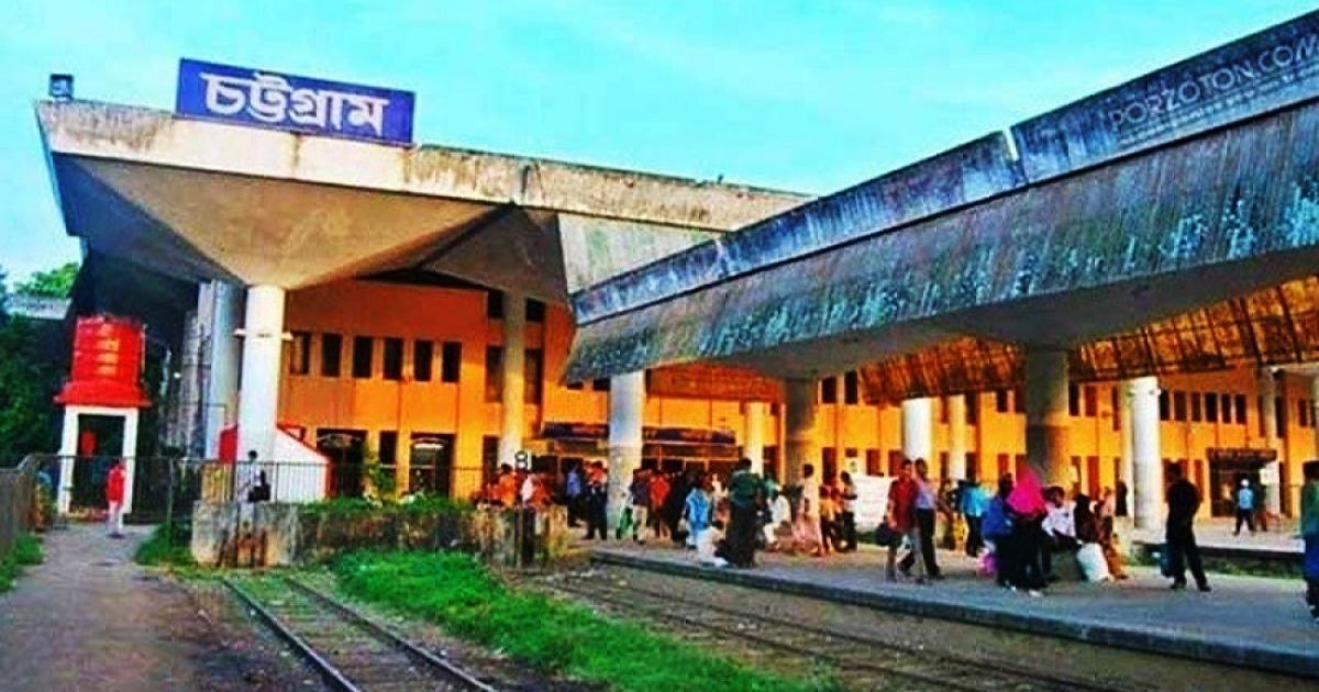 চট্টগ্রাম রেলের গণশৌচাগার নিয়ে মধ্যরাতের নাটক